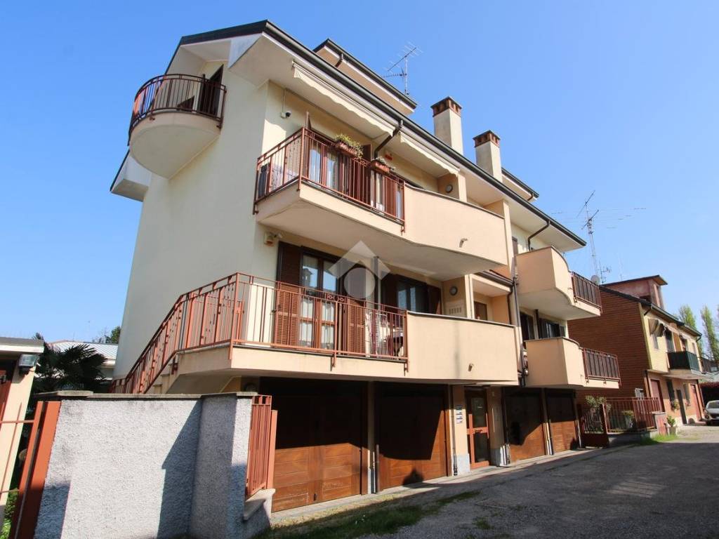 Appartamento a Bareggio in Appartamento Via San Protaso, 79 - Foto 2