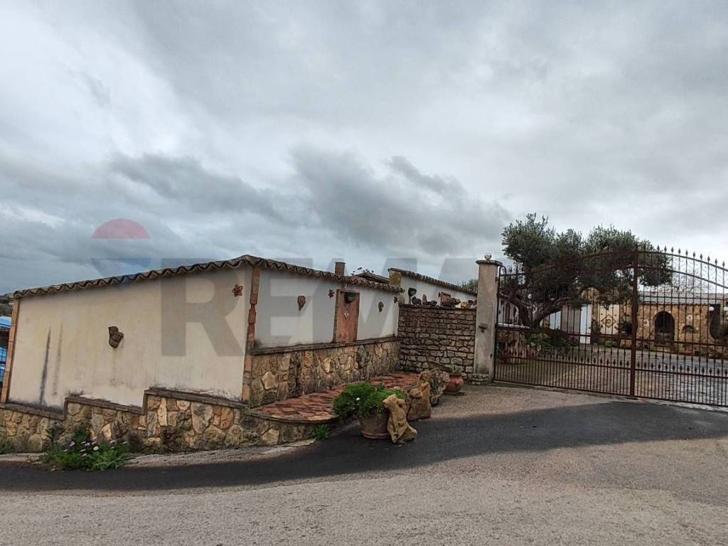 Villa a Caltagirone in CONTRADA REGALSEMI - Foto 5