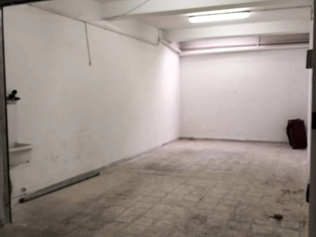 Box / garage a Barletta in Via Umberto Giordano - Foto 2