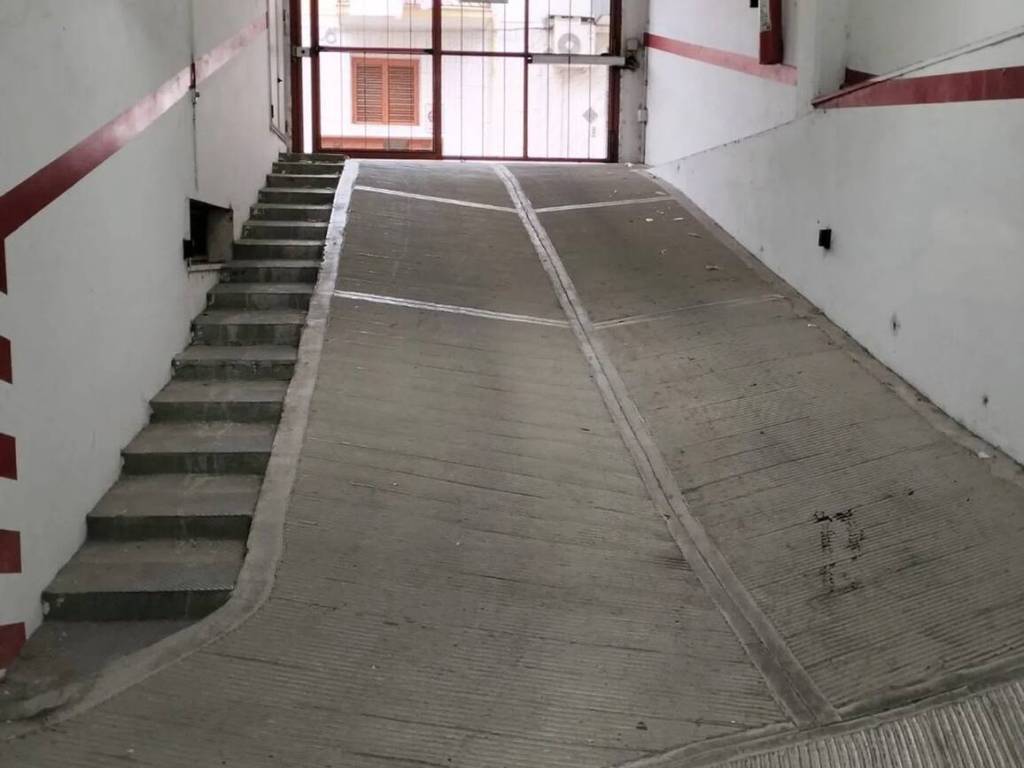 Box / garage a Barletta in Via Umberto Giordano - Foto 3