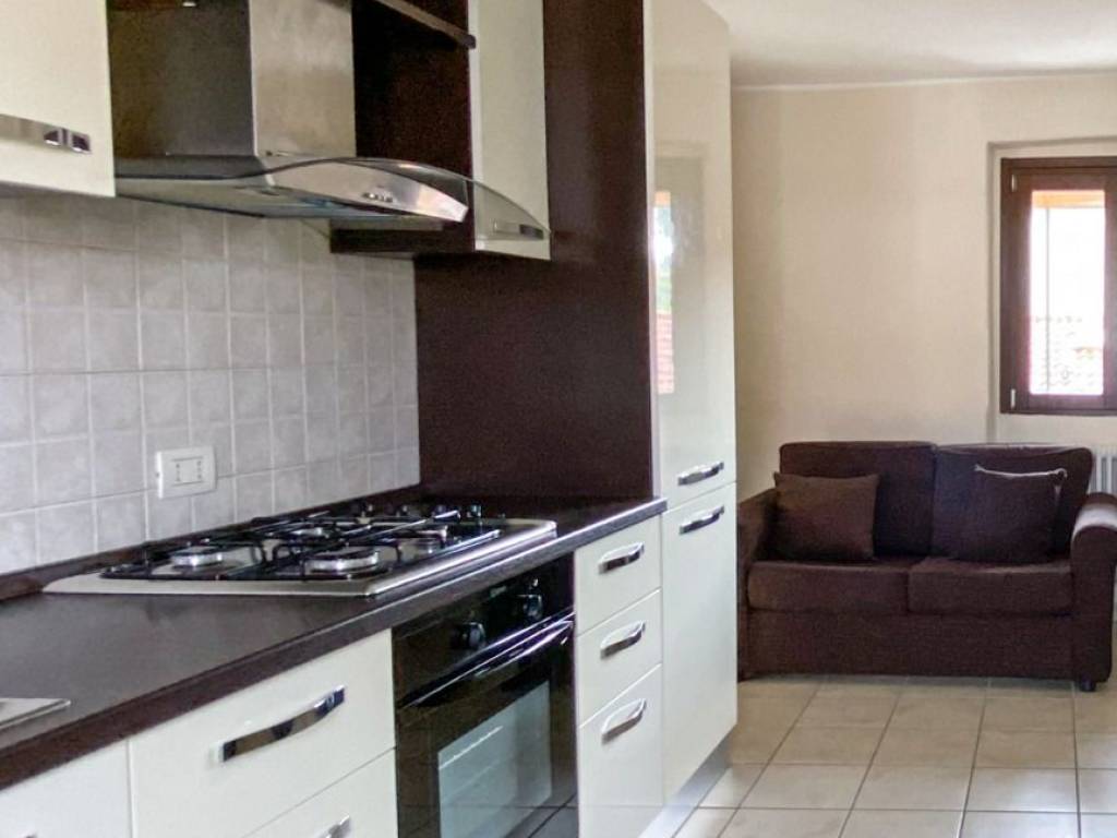 Appartamento a Cantù in Via Carlo Cattaneo, 34 - Foto 2
