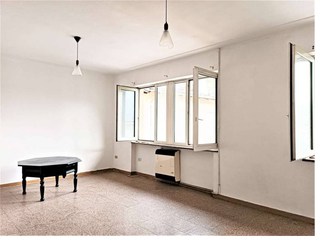 Appartamento a Pont-saint-martin in Piazza IV Novembre - Foto 2