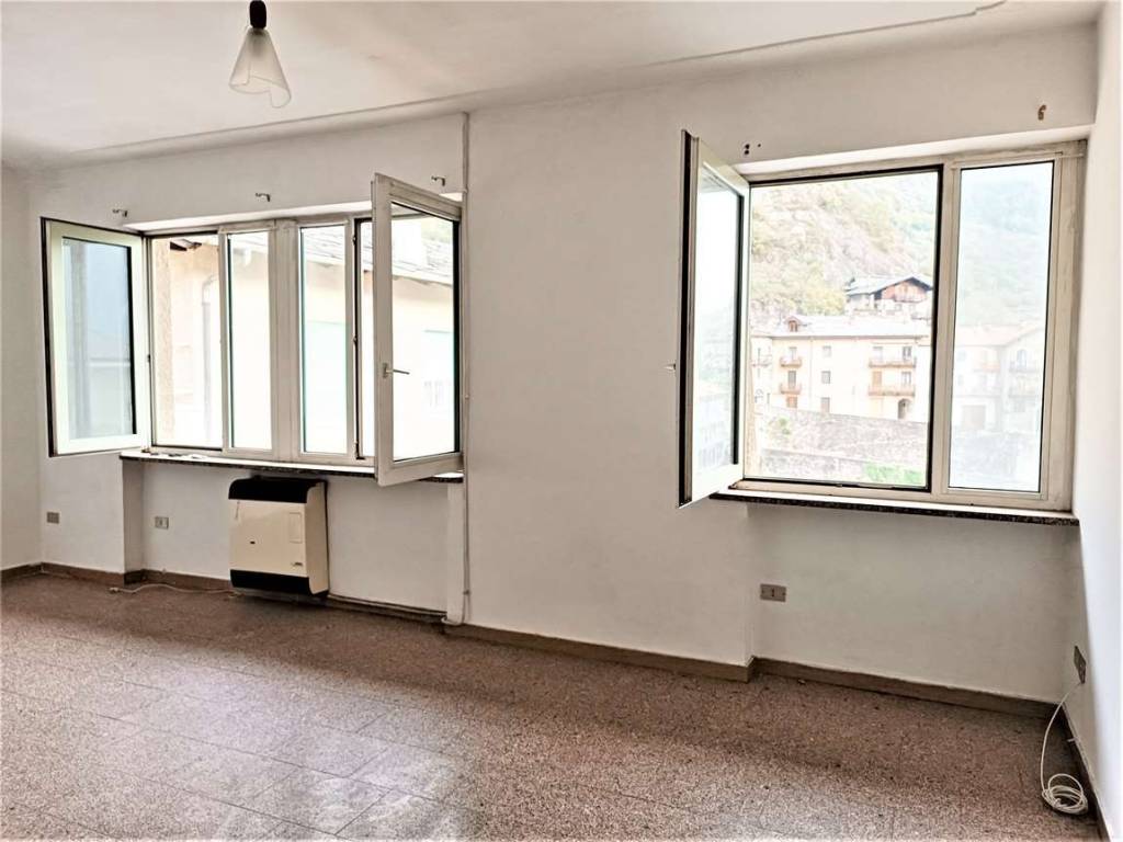 Appartamento a Pont-saint-martin in Piazza IV Novembre - Foto 3