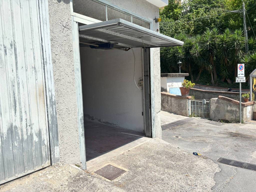 Box / garage a Salerno in Via San Gaetano, 10 - Foto 2