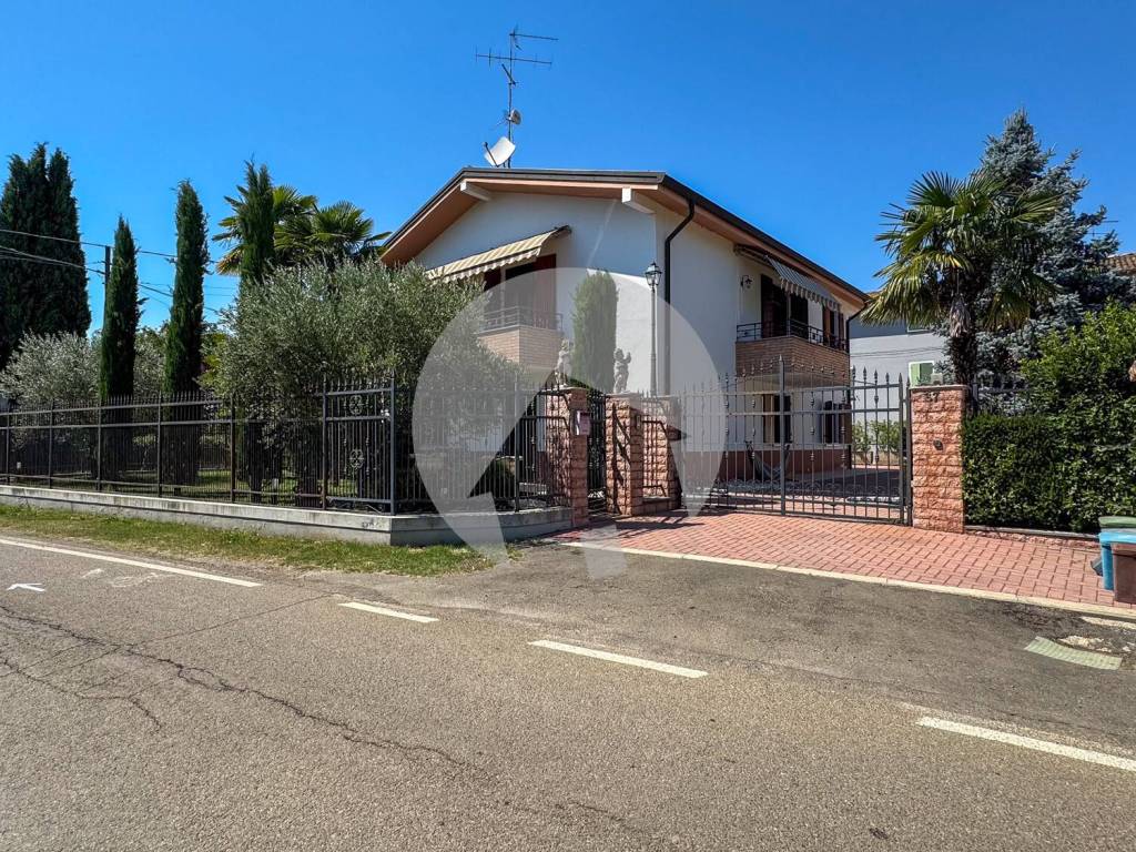 Villa a Reggio emilia in Via Orlando Strozzi, 37 - Foto 2
