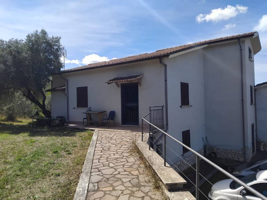 Villa a Torricella in sabina in Via dell'Uccelletto - Foto 2