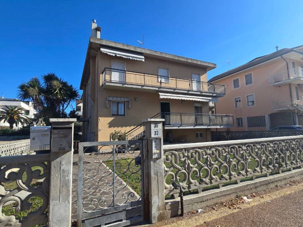 Appartamento a San benedetto del tronto in Via del Cacciatore - Foto 2