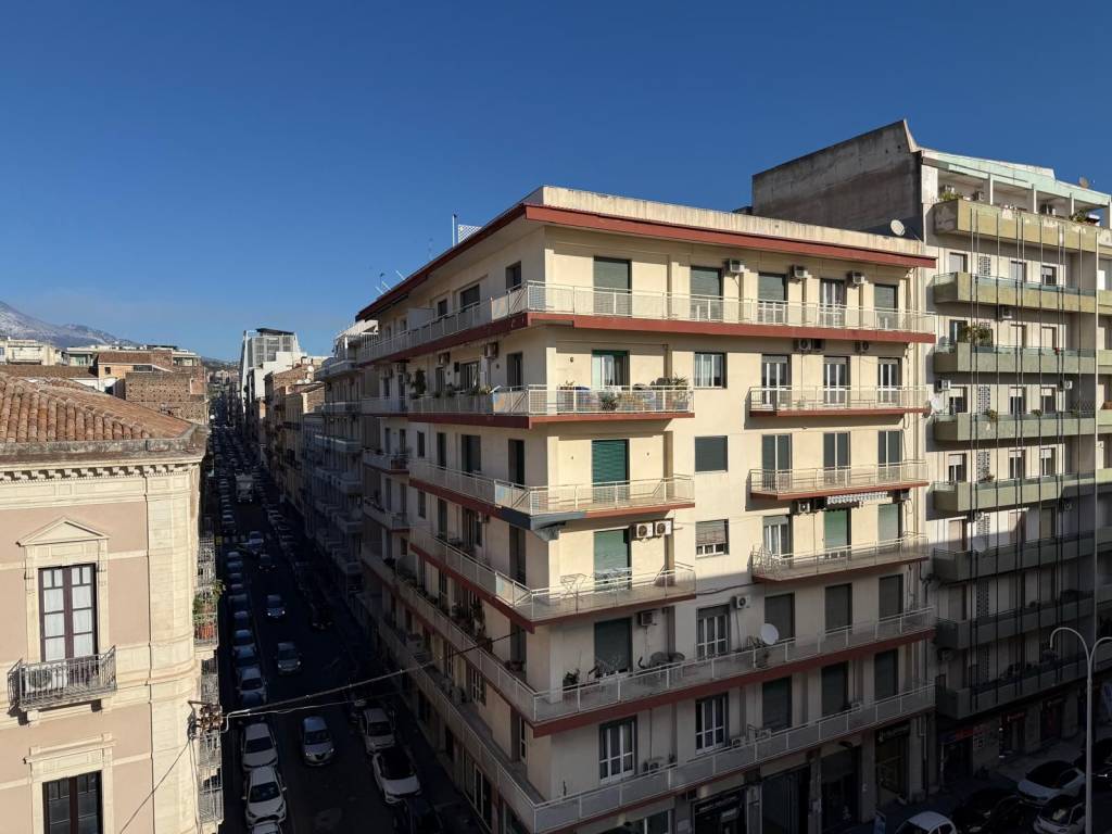 Attico / mansarda a Catania in Via Vincenzo Giuffrida - Foto 4