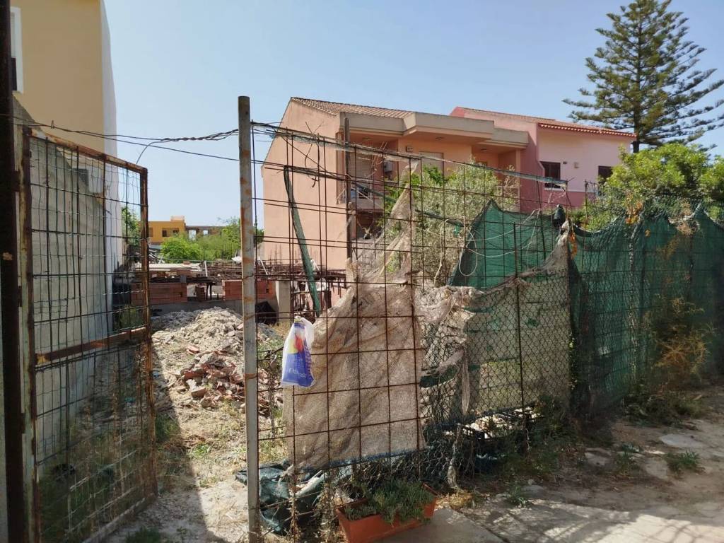 Terreno a Selargius in Via Delle Orchidee, 17 - Foto 3