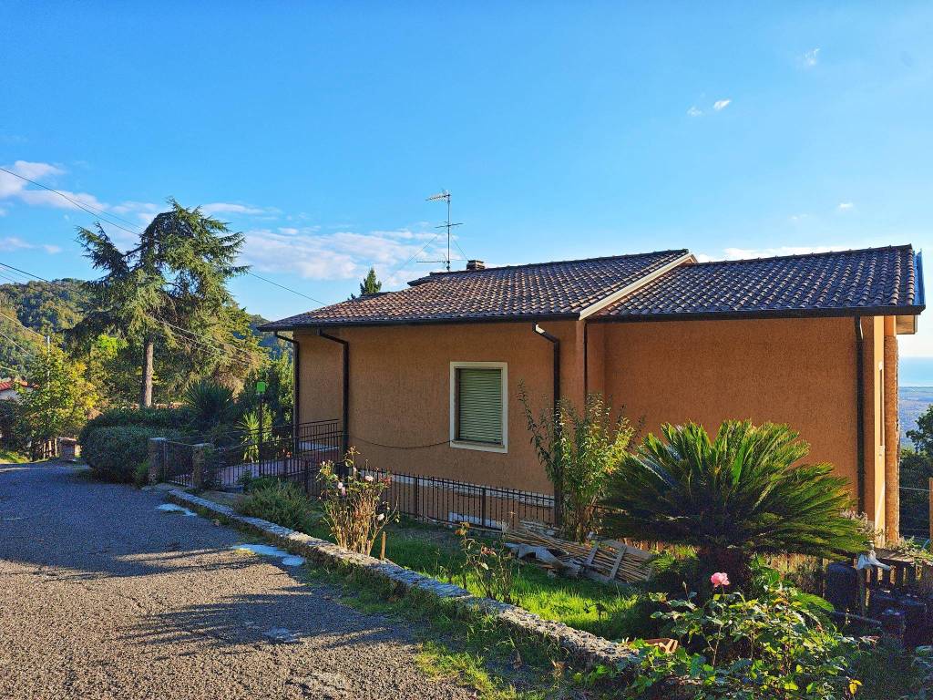 Villa a Castelnuovo magra in Via Provinciale - Foto 3