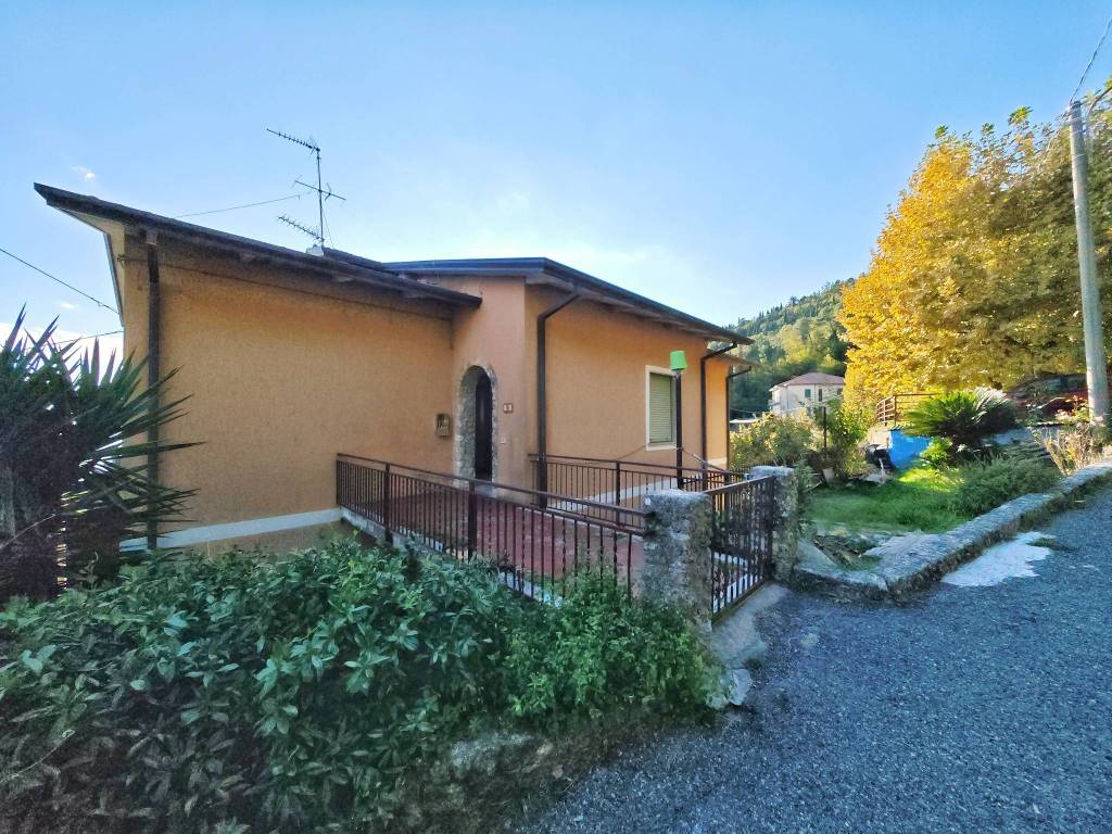 Villa a Castelnuovo magra in Via Provinciale - Foto 5