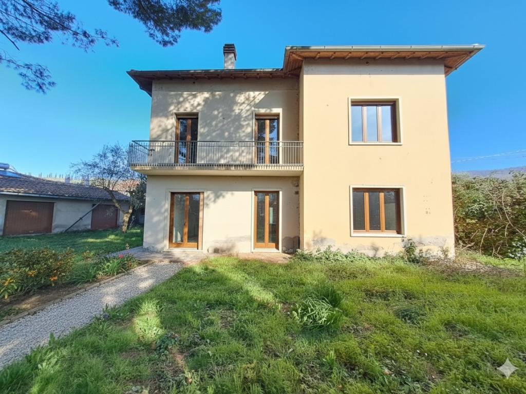 Casa indipendente a Passignano sul trasimeno in Via Perugina - Foto 2