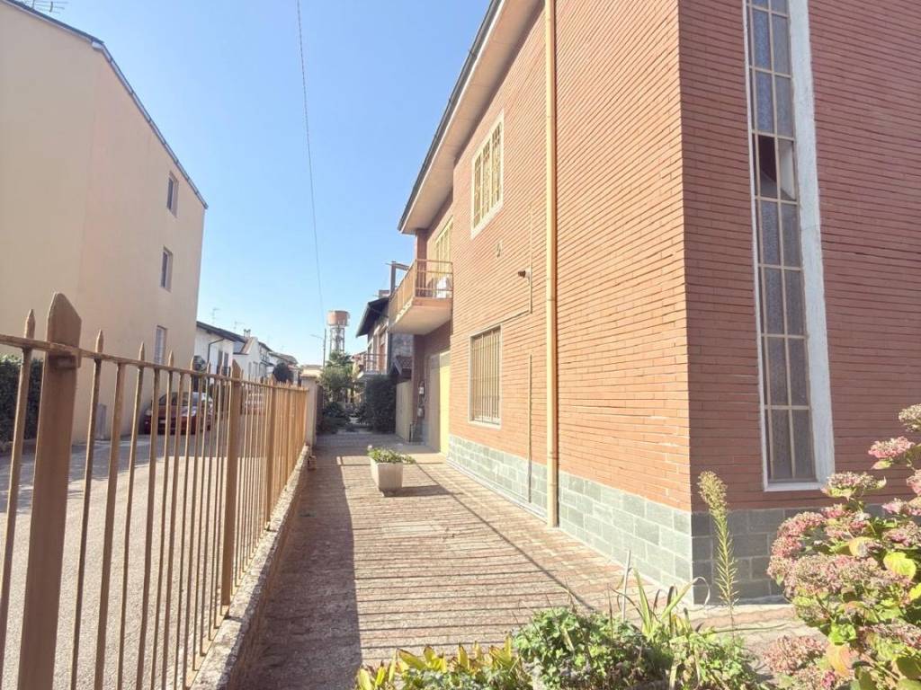 Appartamento a Binasco in Via Santa Maria, 14 - Foto 3