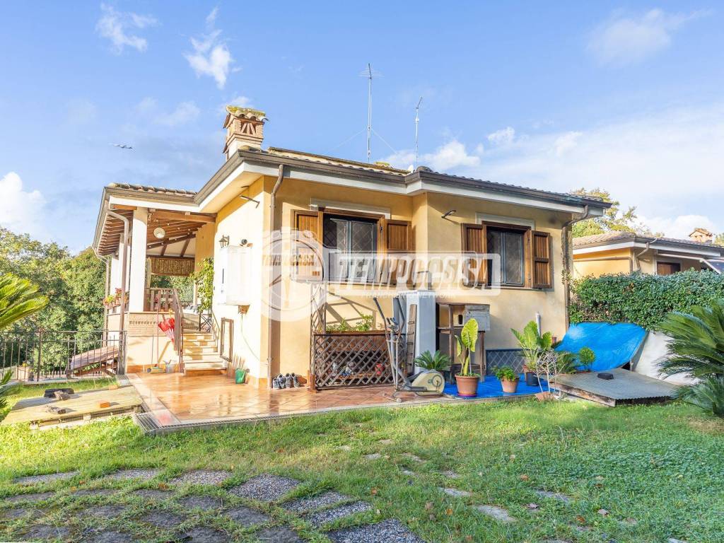 Villetta a schiera a Fiumicino in Via SILIQUA - Foto 2