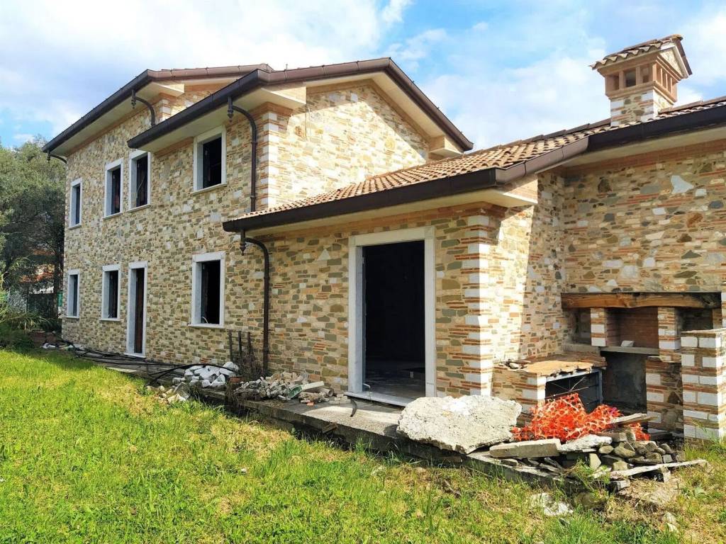 Villa a Seravezza in Via Ranocchiaio - Foto 3