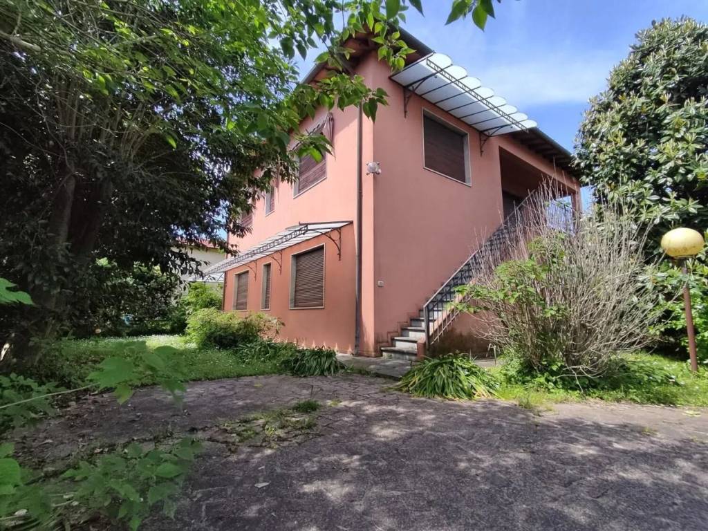 Villa a Seravezza in Via Ranocchiaio, 139 -33 - Foto 2