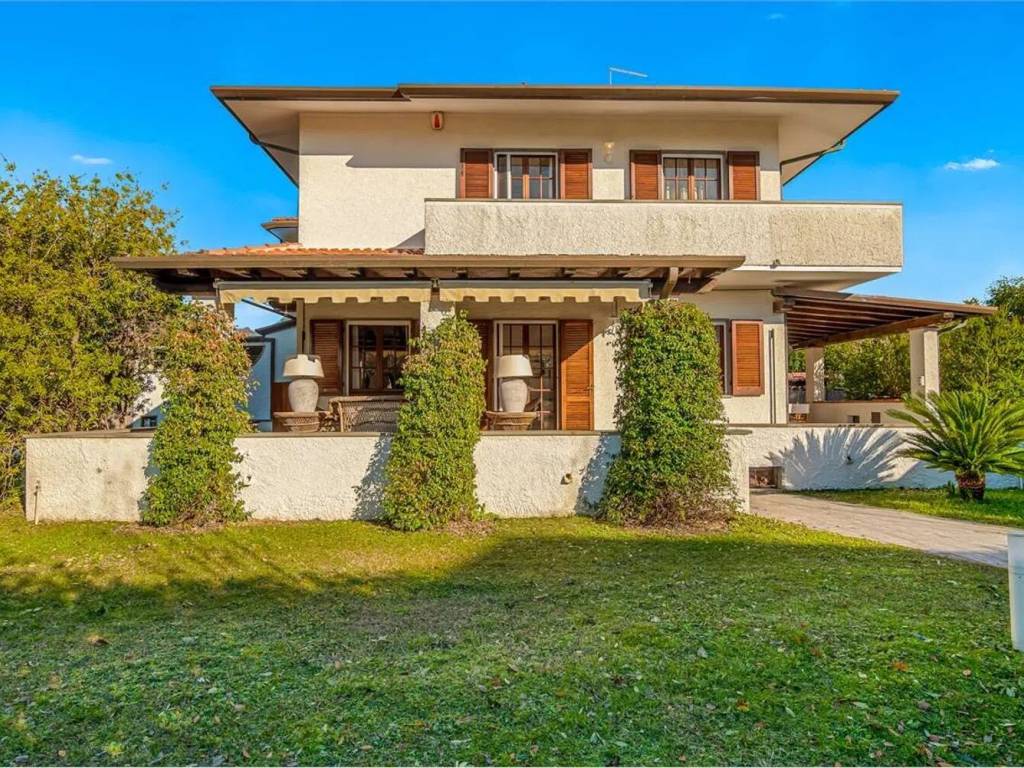 Villa a Forte dei marmi in Via B. Croce - Foto 4