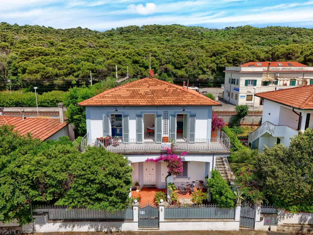 Villa a Livorno in Via Domenico Francesco Falcucci - Foto 2