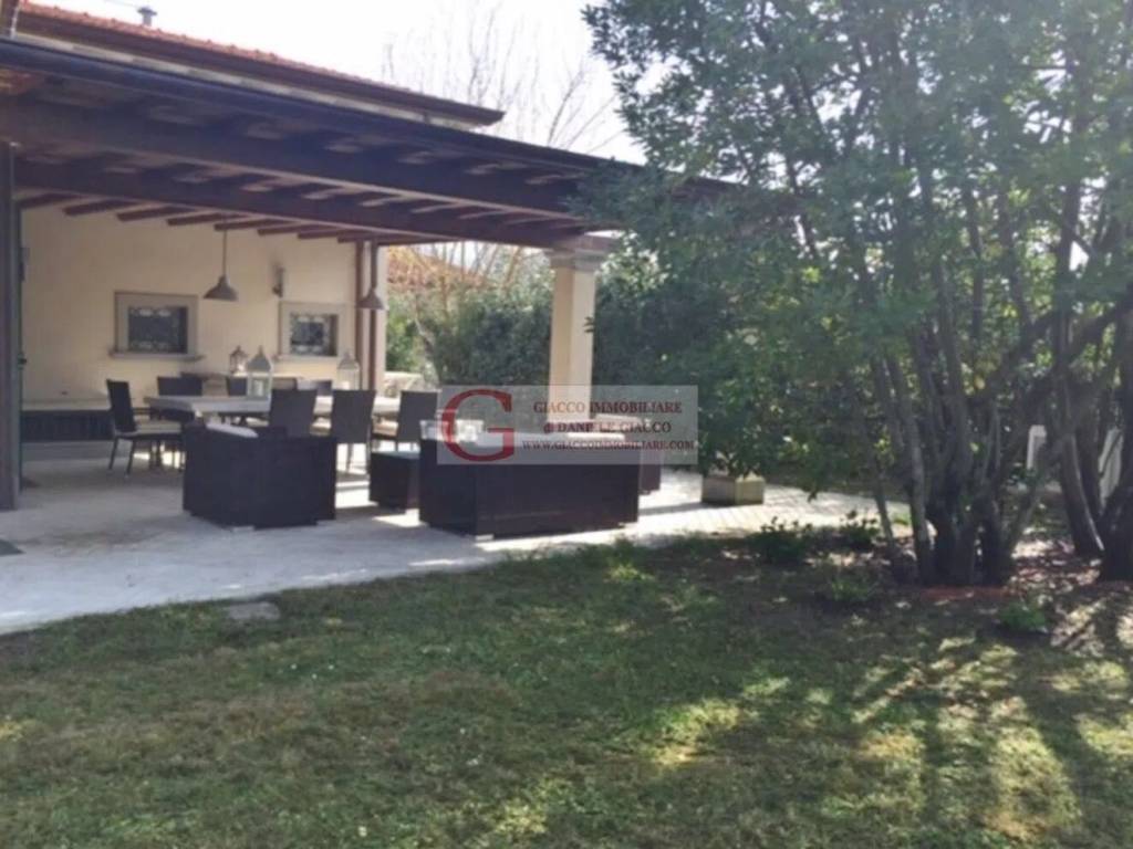 Villa a Forte dei marmi in Via G. Amendola S.N.C. - Foto 2