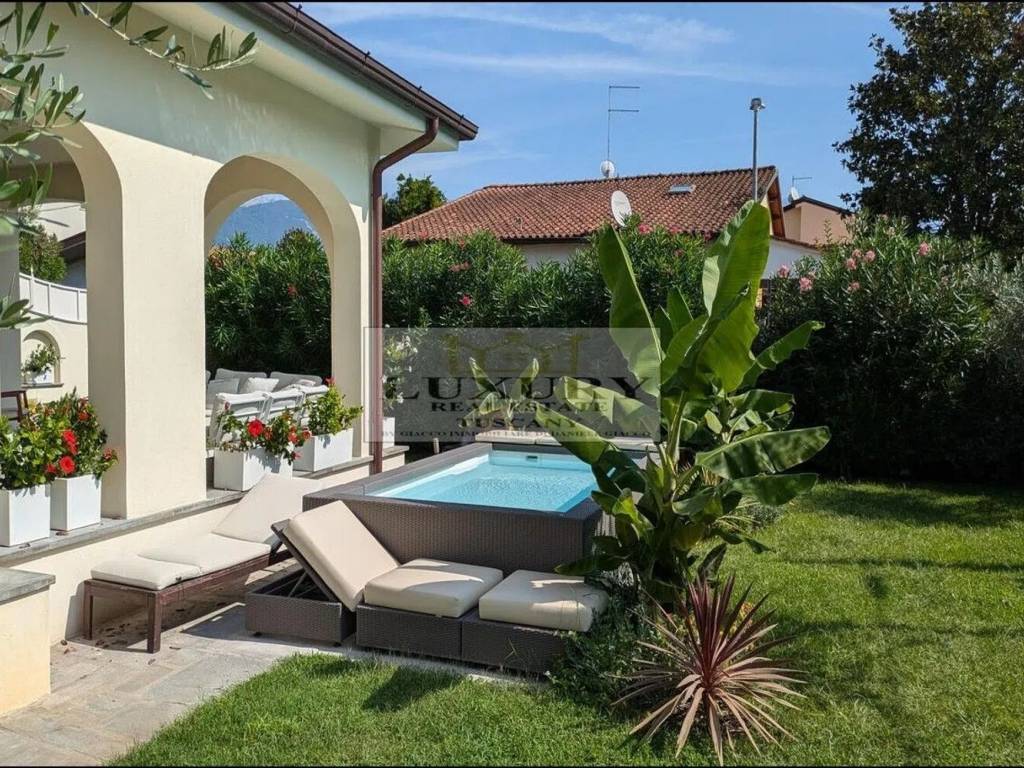 Villa a Forte dei marmi in Via Spitzer S.N.C. - Foto 2