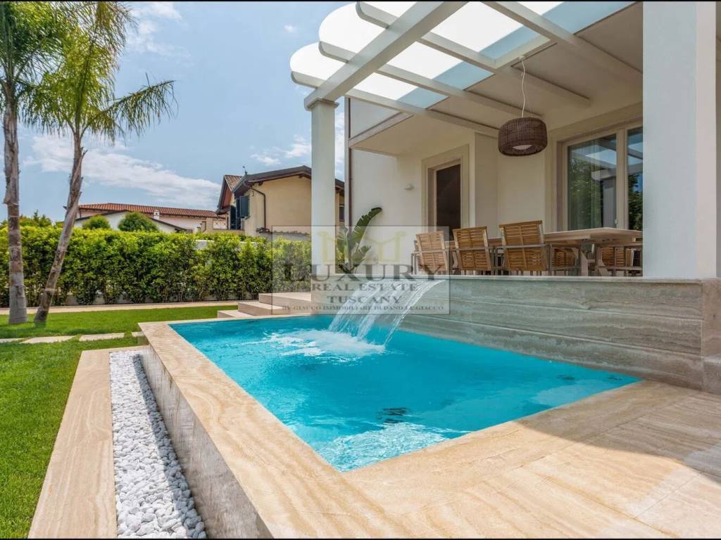 Villa a Forte dei marmi in Via Dei Navicelli S.N.C. - Foto 2