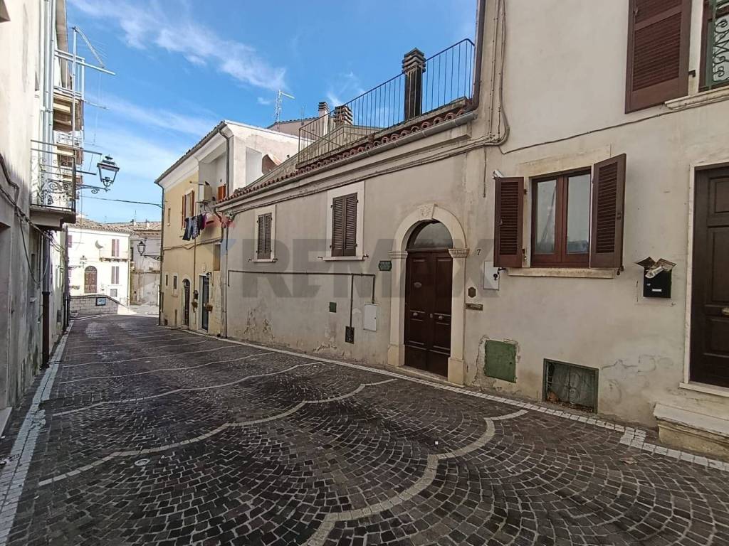 Casa indipendente a San valentino in abruzzo citeriore in Via Agostino Baiocco, 7 - Foto 2