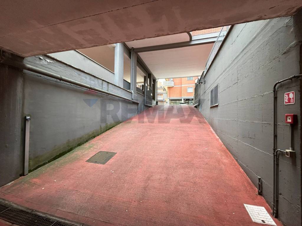Box / garage a Aprilia in via piemonte - Foto 4
