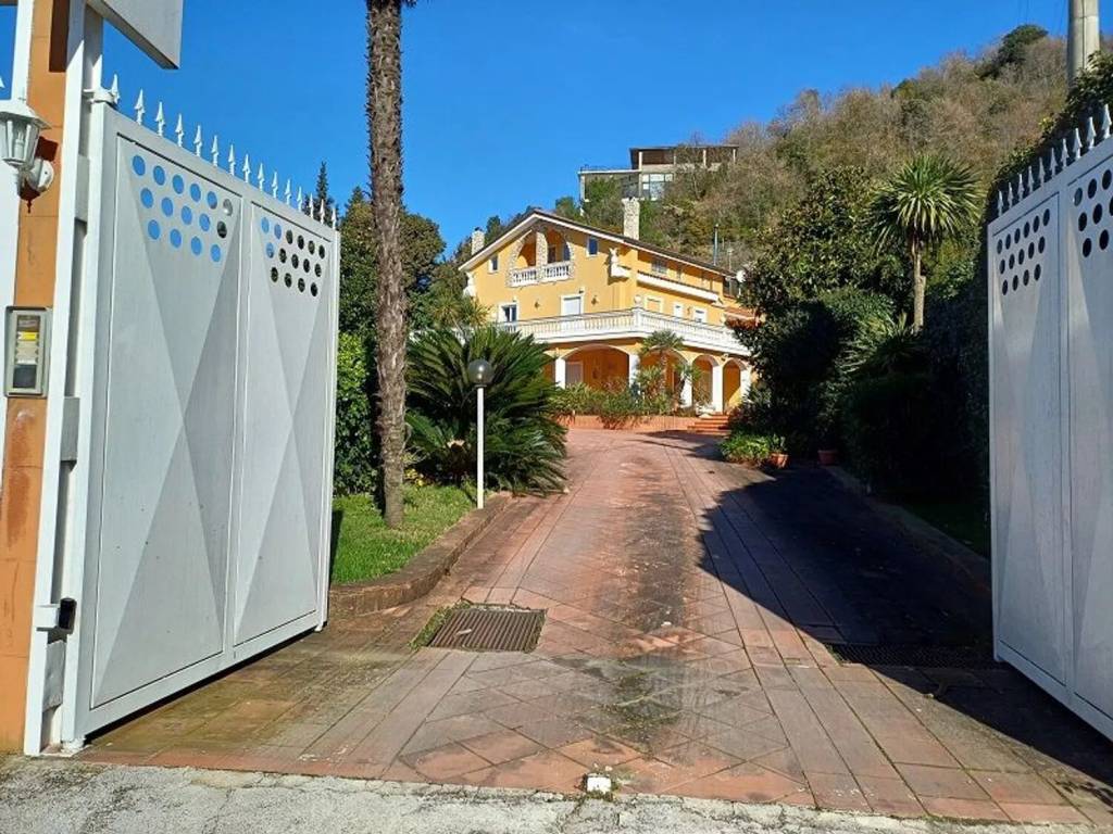 Villa a Salerno in Via San Elia, 5 - Foto 2