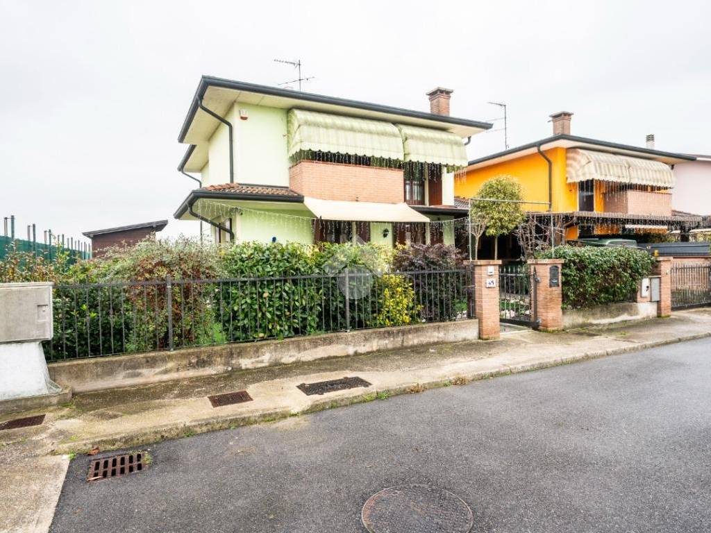 Villa a Motteggiana in Via E. Dugoni, 45 - Foto 2