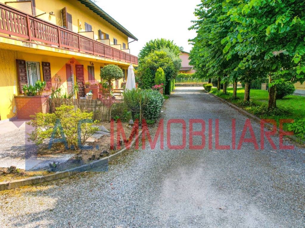 Appartamento a Vergiate in Via San Rocco, 21 - Foto 2