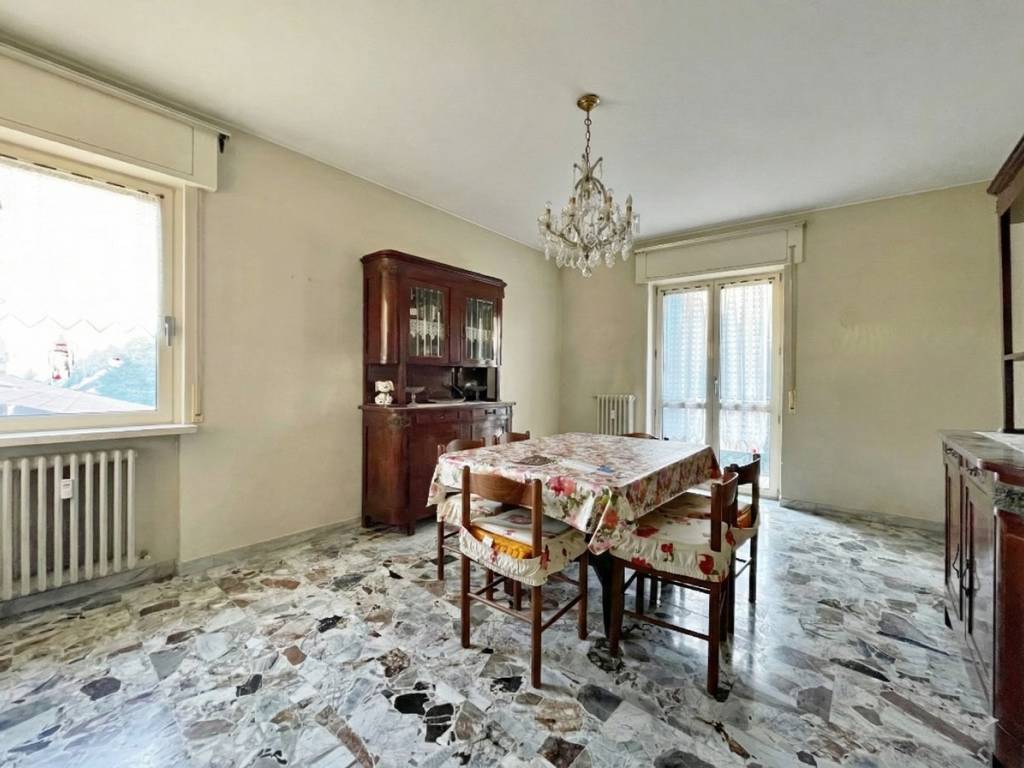 Appartamento a Erba in Via Ugo Foscolo - Foto 2