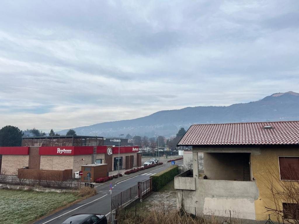 Palazzo / stabile a Erba in Via delle Grigne - Foto 3