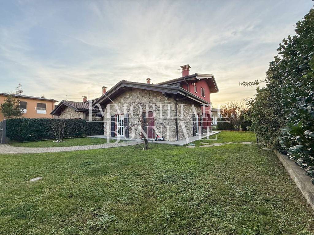 Villa a Cadorago in Via Giosuè Carducci, 2 - Foto 2