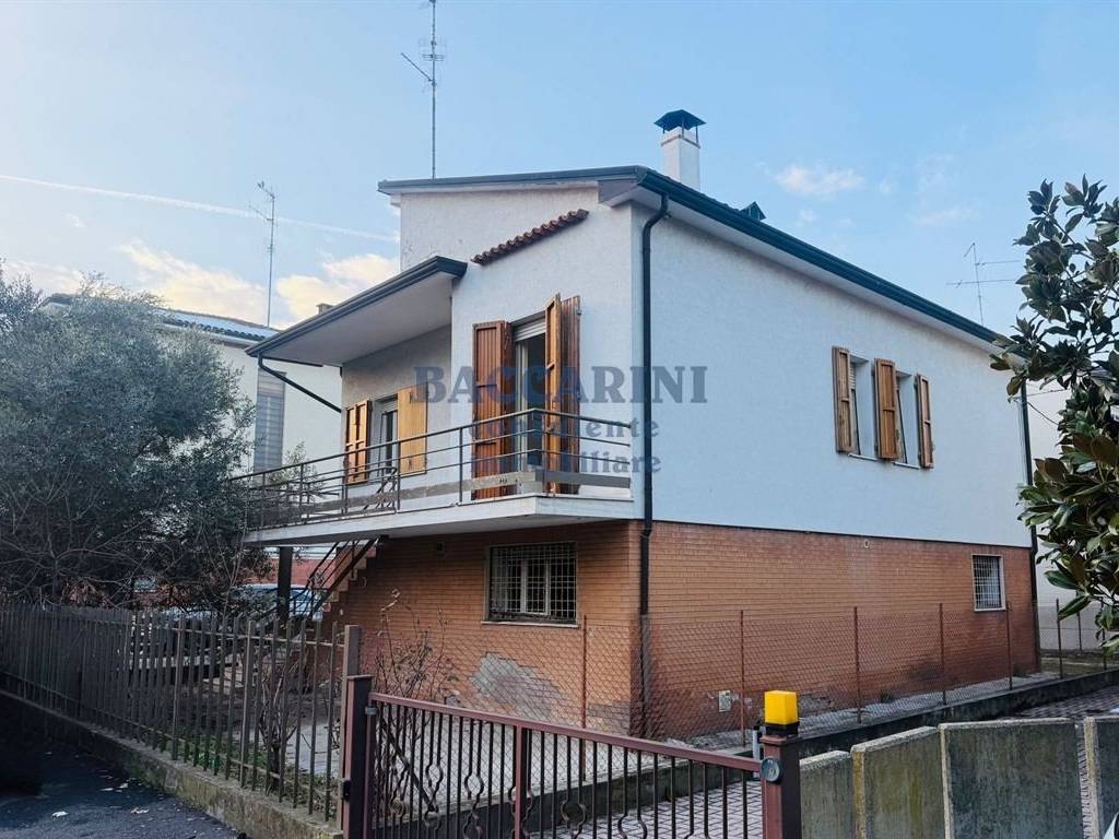 Casa indipendente a Faenza in VIA COVA, 24 - Foto 2