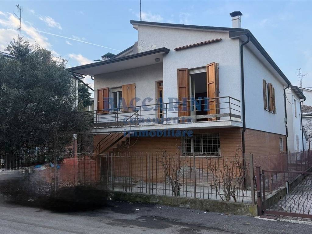 Casa indipendente a Faenza in VIA COVA, 24 - Foto 3