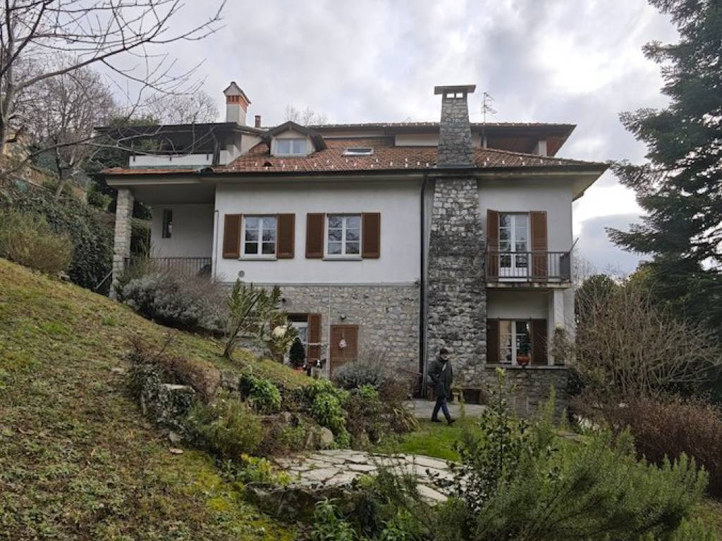 Villa a Brunate in Via Giacomo Scalini, 10 - Foto 2