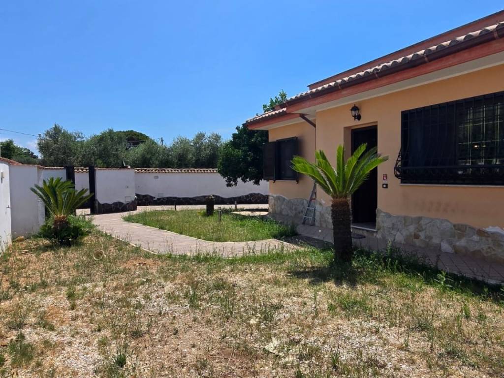 Villa a Nettuno in Via Pontinia, 17 - Foto 2