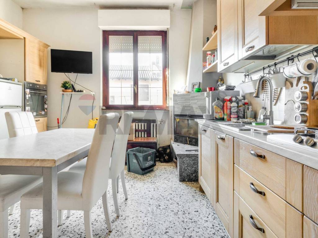 Villa a Gavirate in Via Verdi, 41 - Foto 2