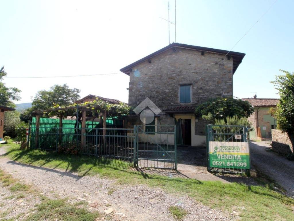 Rustico / casale a Neviano degli arduini in Str. Case Mazza, 20 - Foto 4