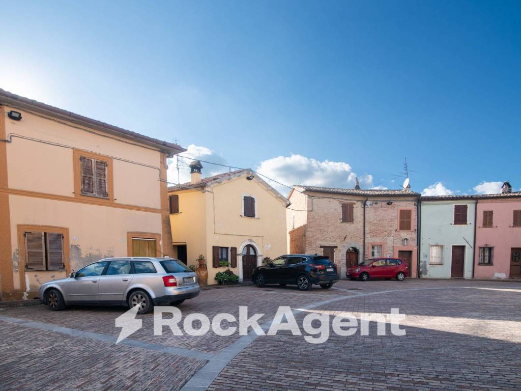 Appartamento a Terre roveresche in Via Montebello, 24 - Foto 2