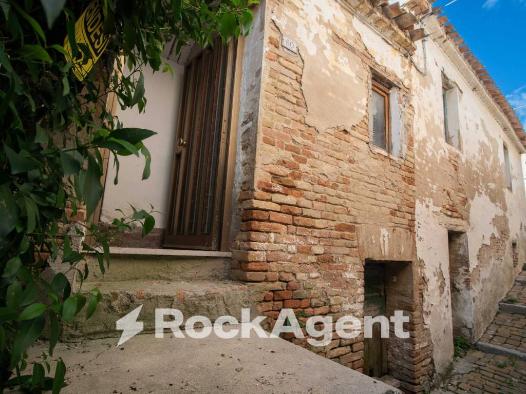 Appartamento a Terre roveresche in Via Montebello, 24 - Foto 3