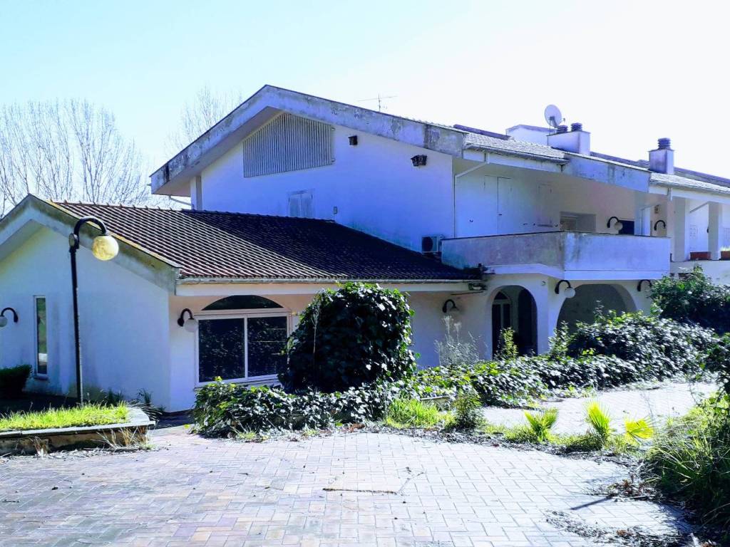 Villa a Latina in Strada Isonzo - Foto 2