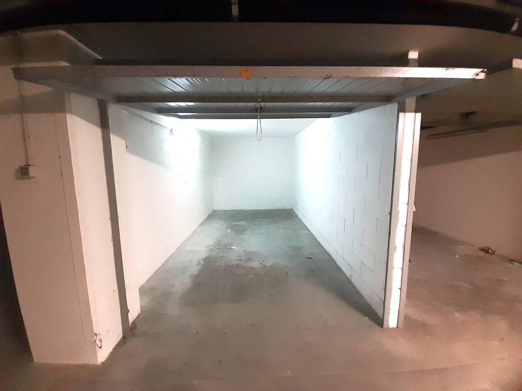 Box / garage a Rimini in Viale Luigi Settembrini, 3 - Foto 2
