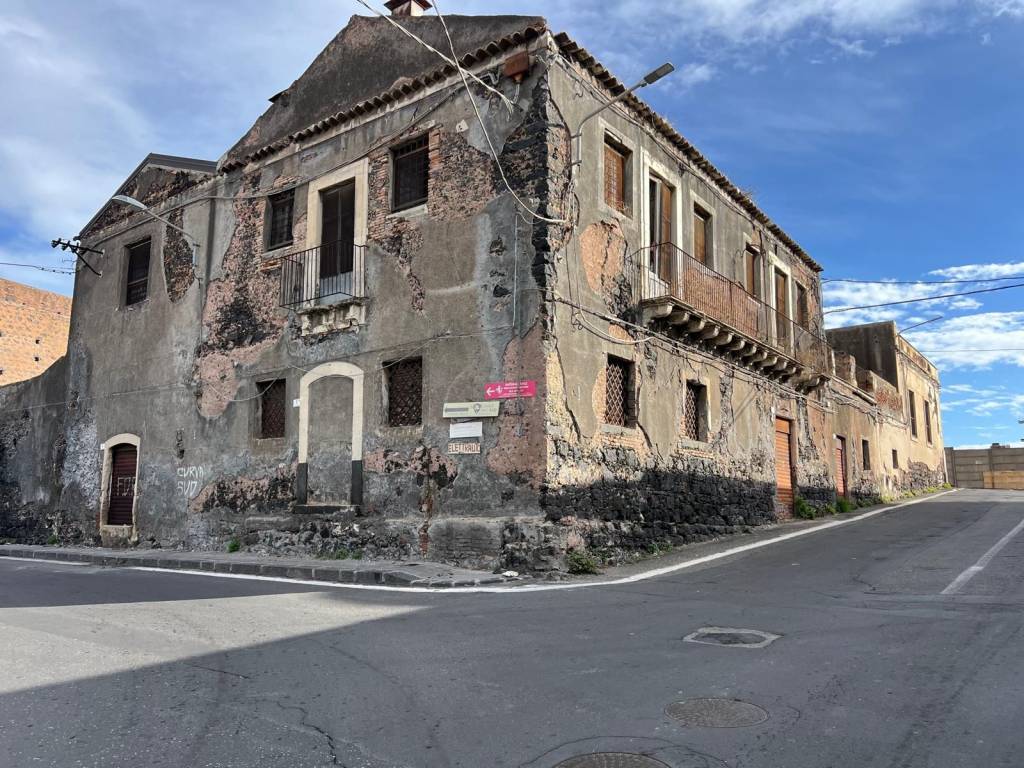 Palazzo / stabile a Catania in Via Plaia - Foto 2