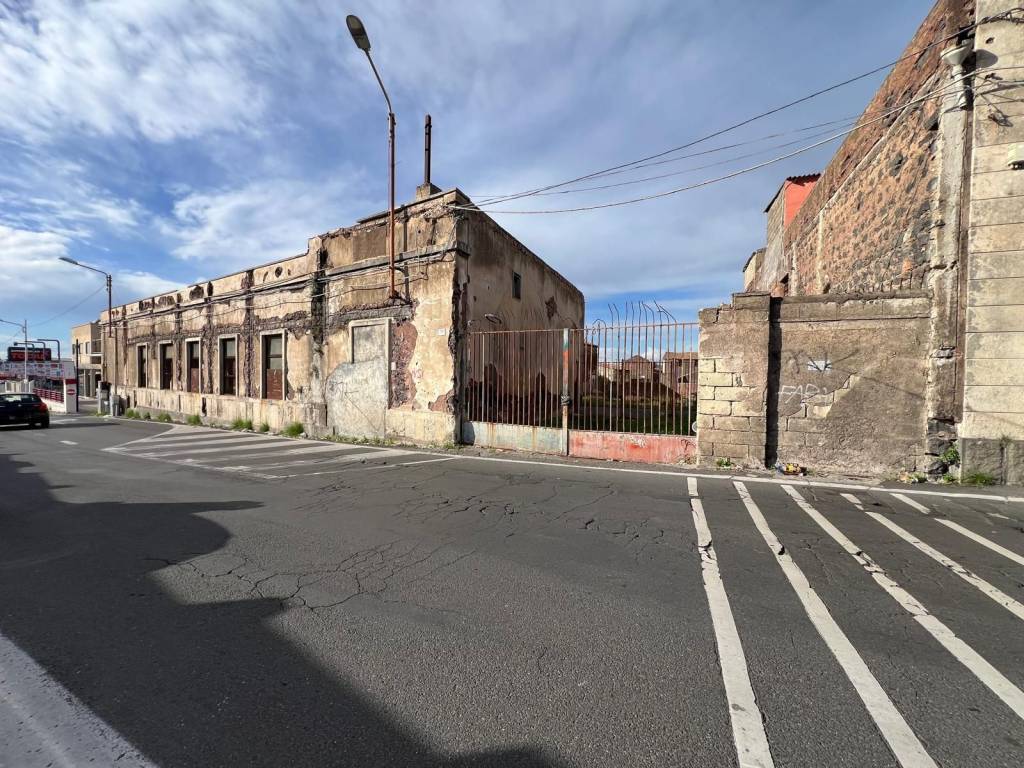 Palazzo / stabile a Catania in Via Plaia - Foto 3