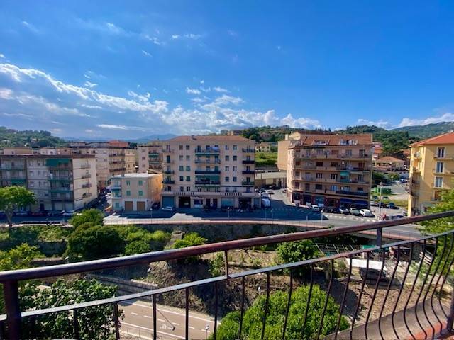 Appartamento a Imperia in Via Antonio Canova - Foto 2
