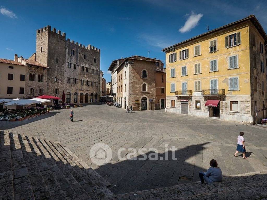 Palazzo / stabile a Massa marittima in Piazza Camillo Benso di Cavour, 6 - Foto 3
