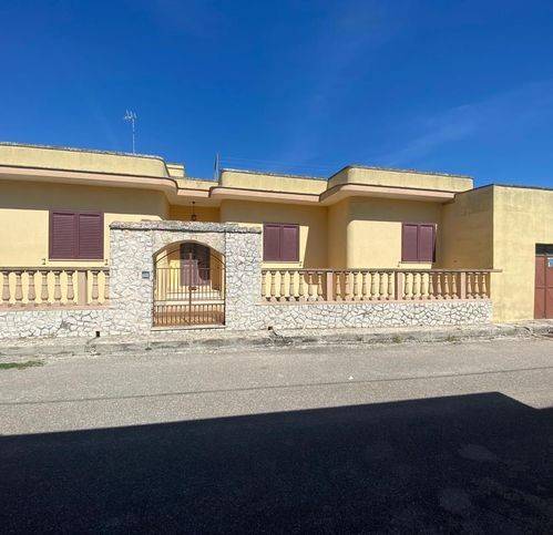 Villa a Botrugno in Via Bolzano 7 - Foto 2