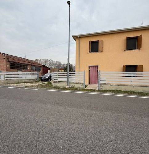 Casa indipendente a Riva del po in Via B. Santini 4 - Foto 2