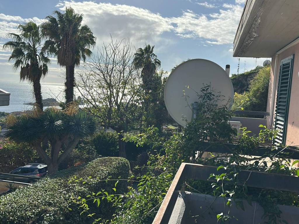 Villa a Aci castello in Via Vampolieri - Foto 2